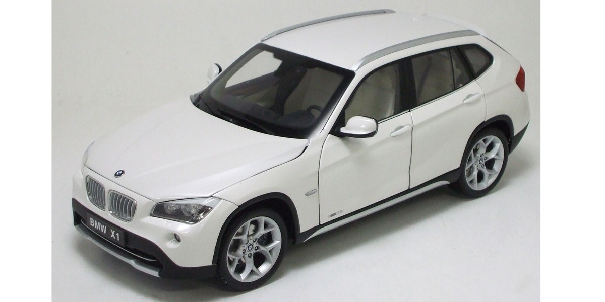 Kyosho 1/18 BMW X1 XDrive 28i White